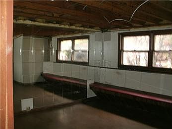 4th image of 21480 Peterson Ave