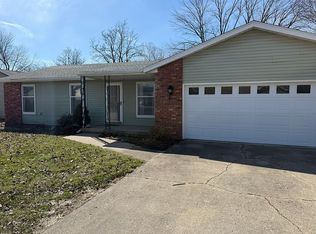 1709 Mary Ln, Olney, IL 62450