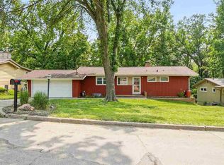 9 Ridgewood Ln, Iowa City, IA 52245