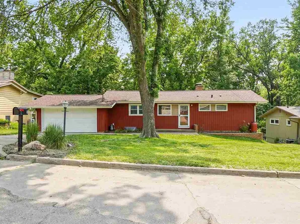 9 Ridgewood Ln, Iowa City, IA 52245