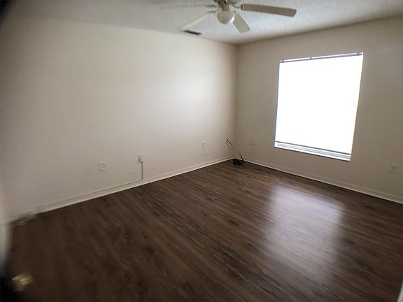 5th image of 212 Ronaldale Ave