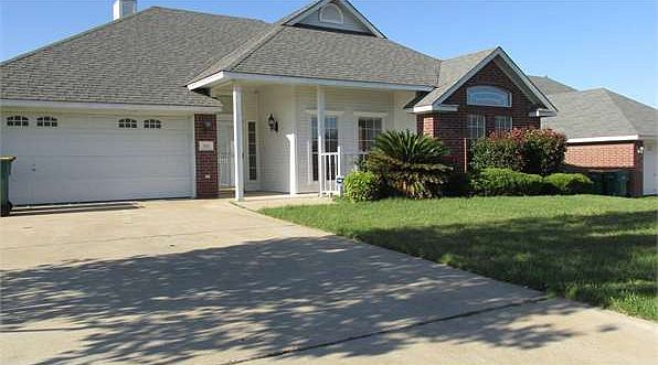 1st image of 513 Armstrong Dr