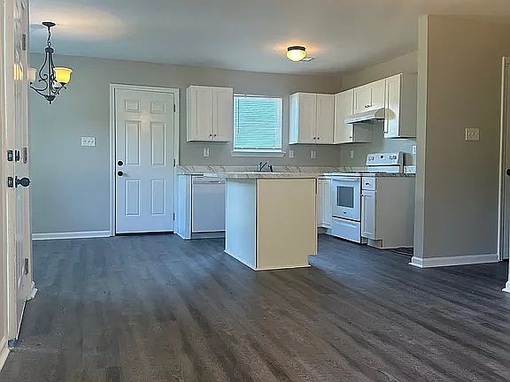 4th image of 5095 Bowdoin Dr