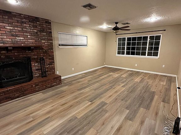 2nd image of 400 Swinging Spear Rd