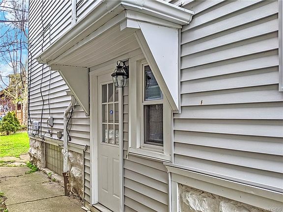 2nd image of 130 Oxford Ave