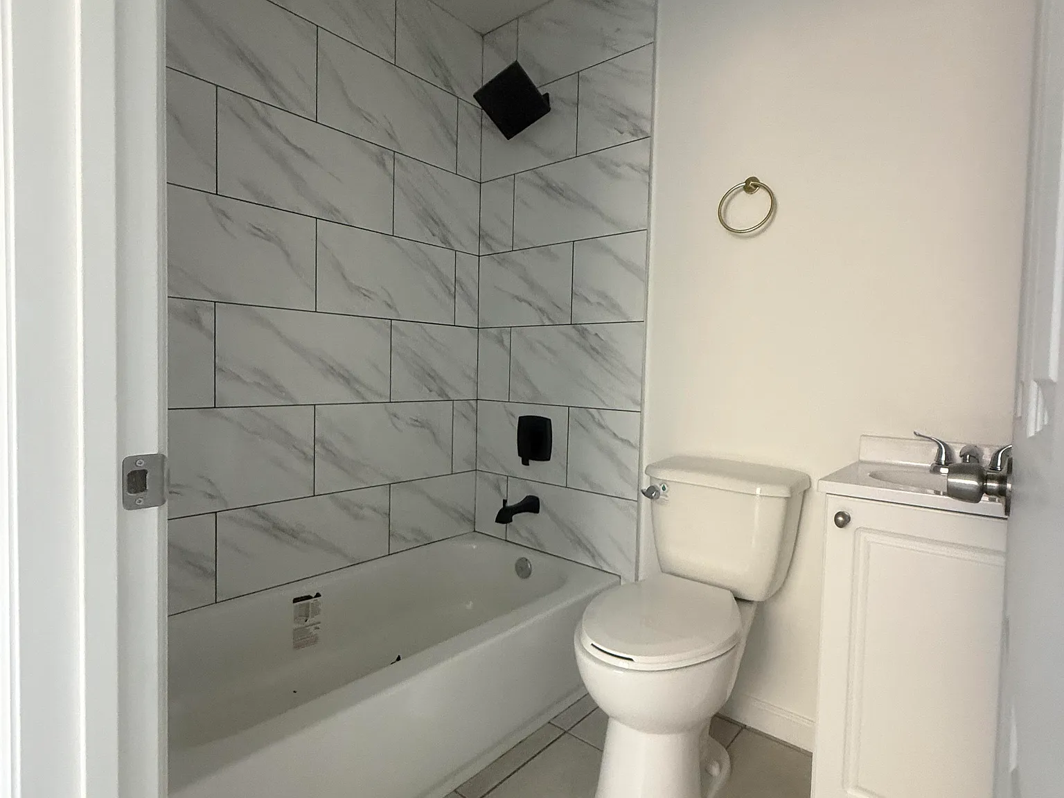 4 bed, 1200 sqft, $3,800 — Photo 2