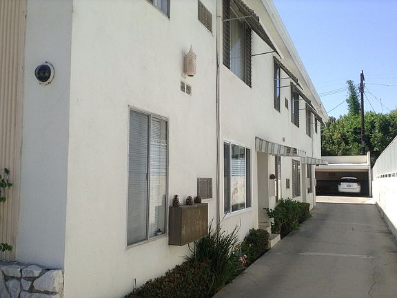 2nd image of 12928 Moorpark St APT 5