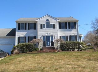 10 Crescent Dr, Dartmouth, MA 02747