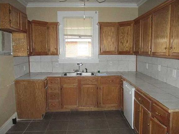 3rd image of 2222 Yancey Ave