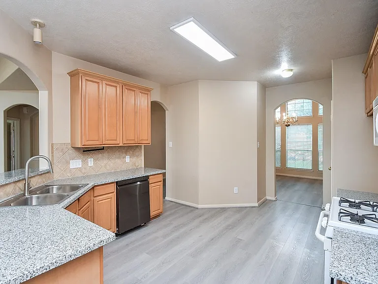 15114 Snow Hill Ct — Photo 8