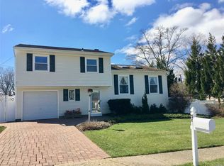 56 Hewes St, Port Jefferson Station, NY 11776
