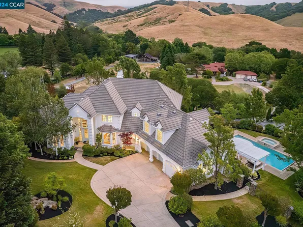 4 Quail Xing, Moraga, CA 94556