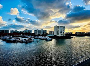 7600 Sun Island Dr S APT 305, South Pasadena, FL 33707