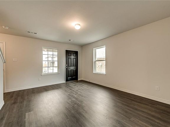 3rd image of 3406 Robin Dr