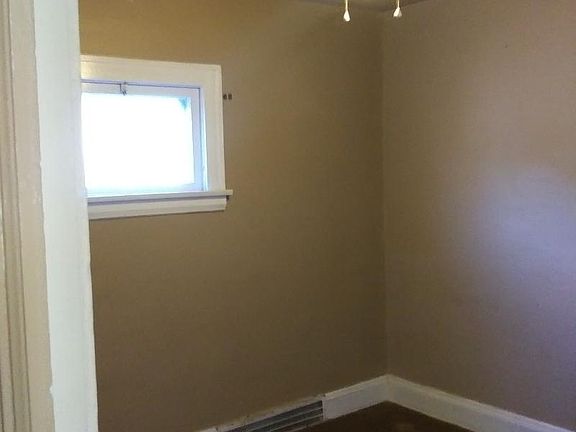 5th image of 16600 Glenpark Ave