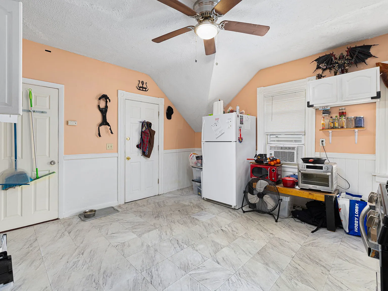 1 bed, 1040 sqft, $1,800 — Photo 3