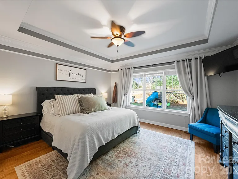 18047 Northport Dr — Photo 43