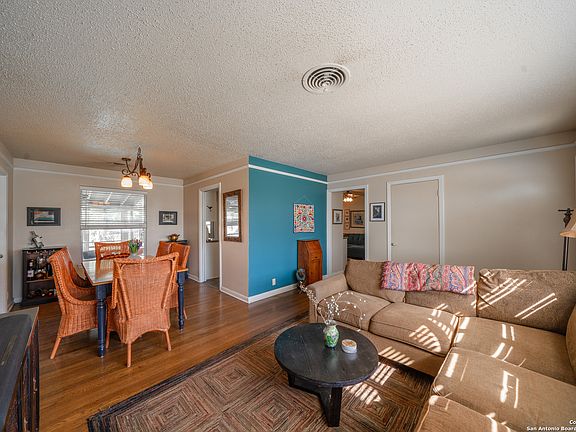 5th image of 403 REDCLIFF DR