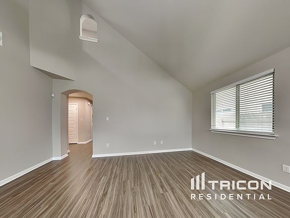 2nd image of 418 Silo St
