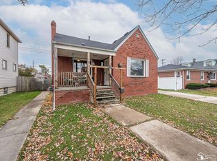 1154 Lincoln St, Wyandotte, MI 48192