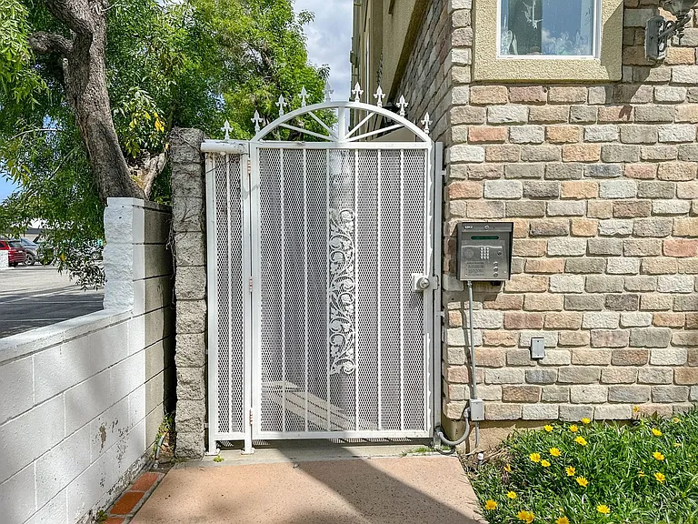 427 W Doran St #106 — Photo 3