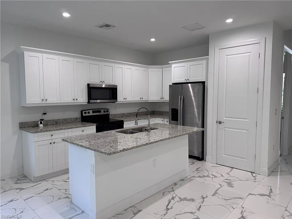 3 bed, 2.0 bath, 1772 sqft, $2,600 — Photo 3