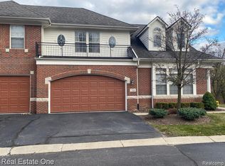 7305 Gateway Dr, West Bloomfield, MI
