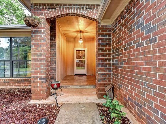 2nd image of 1460 Shady Cove Ln