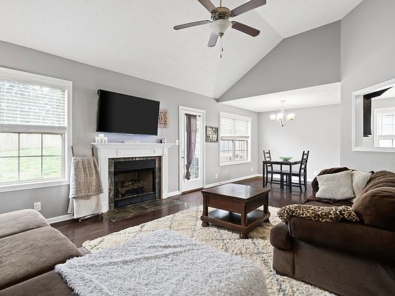 4th image of 1112 Freedom Dr