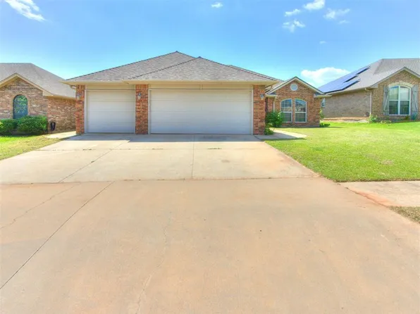 9217 Crooked Creek Ln, Moore, OK 73160