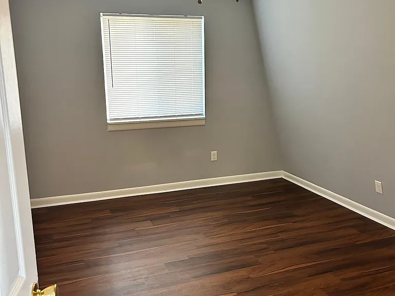 517 W Market St #D — Photo 5