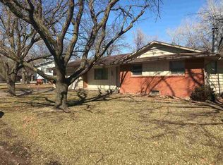 704 Lewis Dr, Hesston, KS 67062