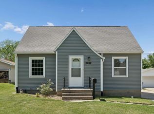 2012 W 7th St, Waterloo, IA 50702