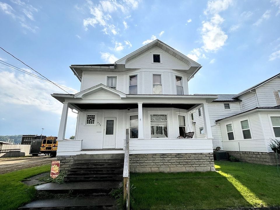 1st image of 439 Lincoln St