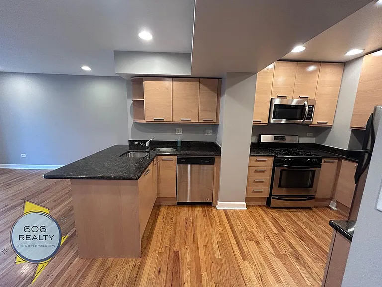 6954 N Greenview Ave — Photo 19