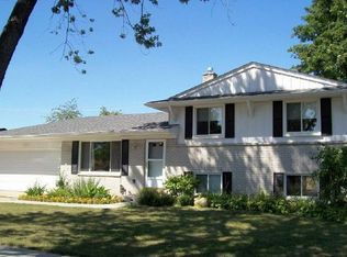 23771 Medina St, Clinton Township, MI 48035