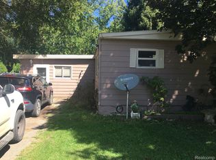 5689 Chippewa Dr, Howell, MI 48843