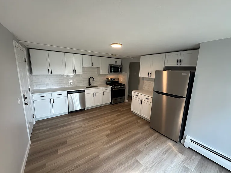 Lake Street Apartments — Photo 5