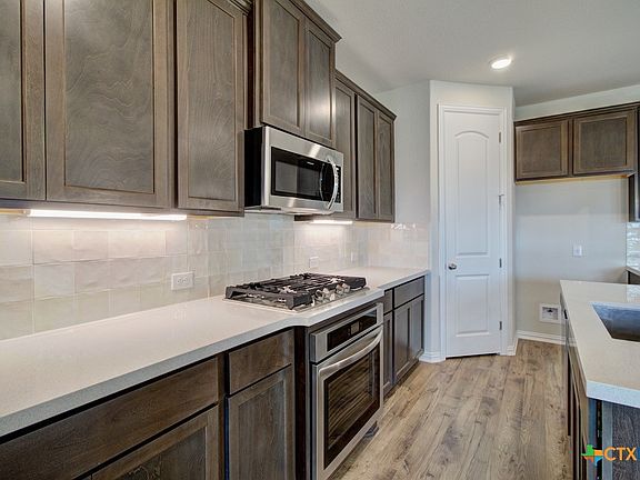 4th image of 2133 Shepard St
