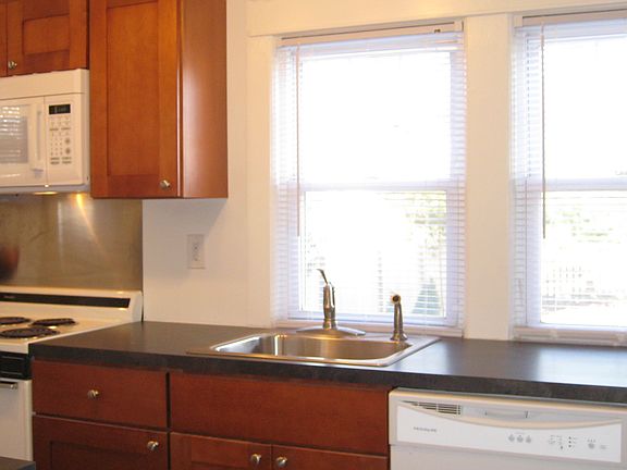 5th image of 344 Edsam Ave APT A