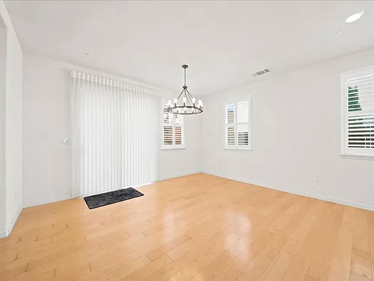15 Bannock Glen Pl — Photo 9