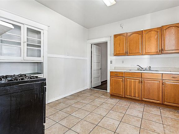 4th image of 2745-47 Jasmine St