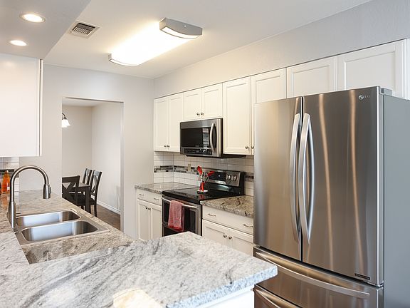 3rd image of 6107 Royal Point Dr