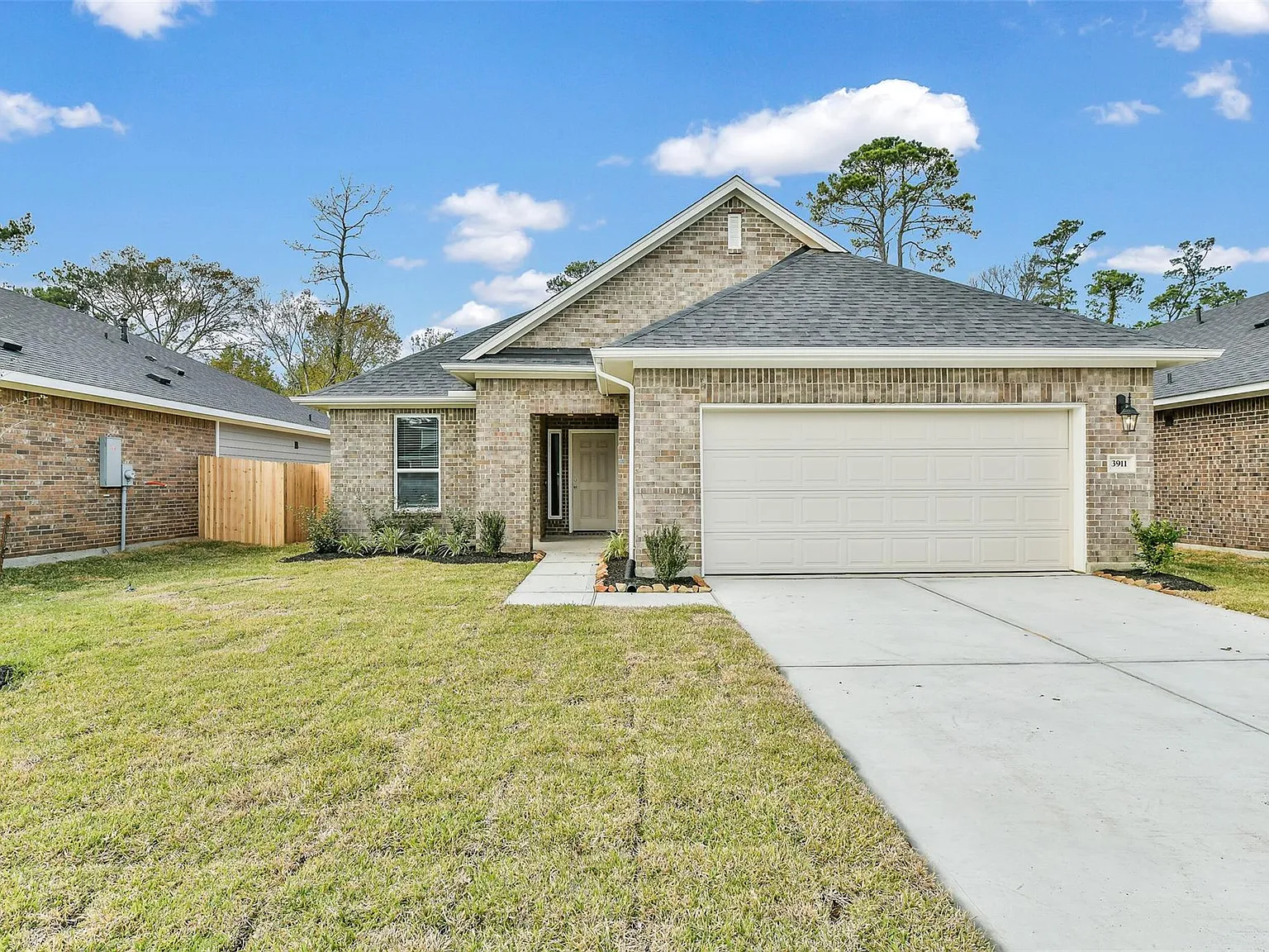 4 bed, 2.5 bath, 1745 sqft, $2,400 — Photo 2
