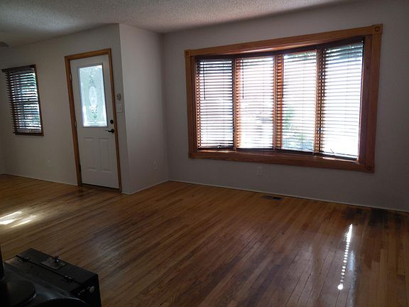 living room/dining room