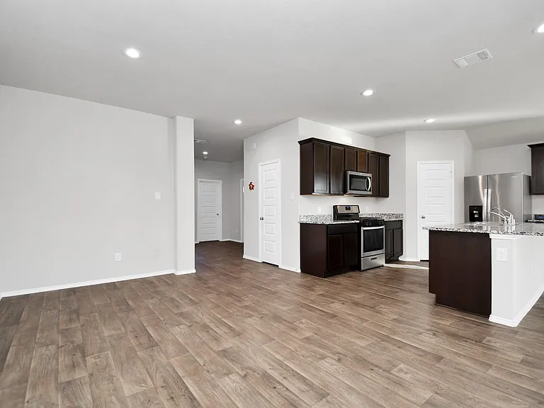 3947 Country Club Dr — Photo 6