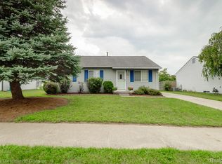 16222 Hillsbriar Dr, Romulus, MI 48174