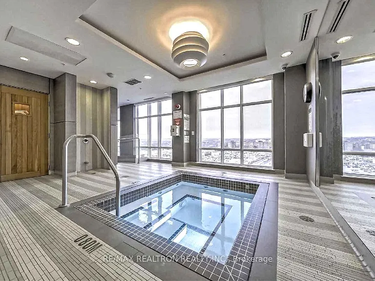 9201 Yonge St #703 — Photo 22