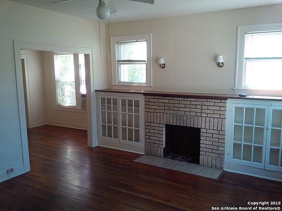 3rd image of 812 W Gramercy Pl