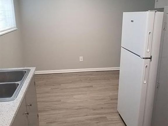 5th image of 1224 12th St #102